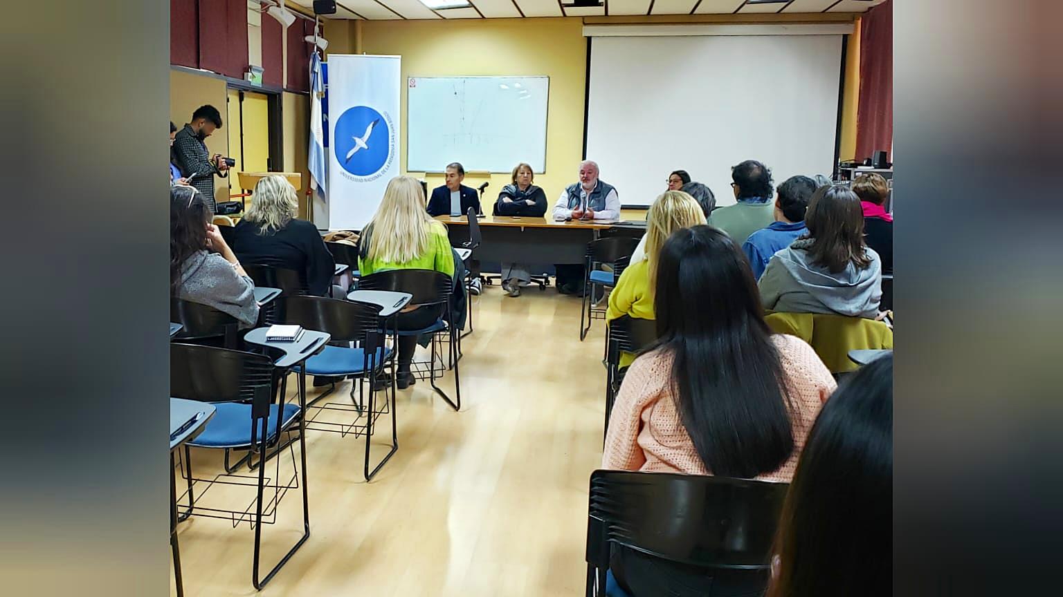 En el marco de EDUCO, se reunieron Lidia Blanco y docentes de la UNPSJB, con Rubén Zárate, de Comodoro Conocimiento En el marco de EDUCO, se reunieron Lidia Blanco y docentes de la UNPSJB, con Rubén Zárate, de Comodoro Conocimiento